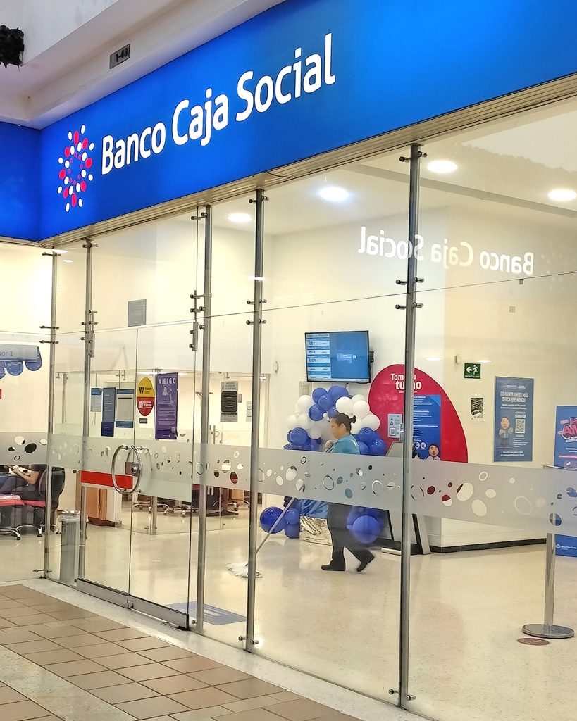 Fachada de Banco Caja Social